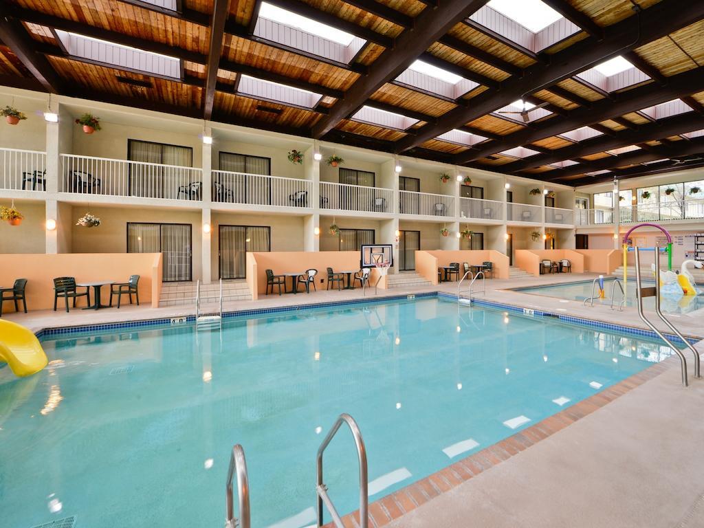 Ramada By Wyndham Plymouth Hotel & Conference Center Kültér fotó