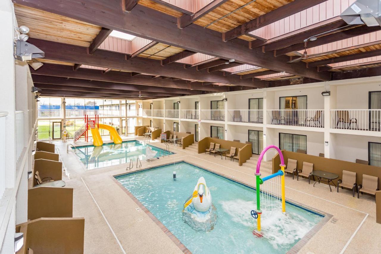 Ramada By Wyndham Plymouth Hotel & Conference Center Kültér fotó