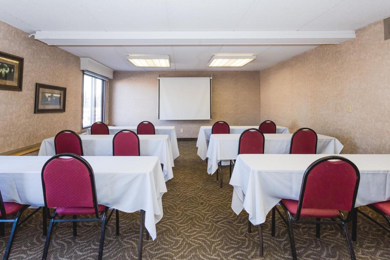 Ramada By Wyndham Plymouth Hotel & Conference Center Kültér fotó