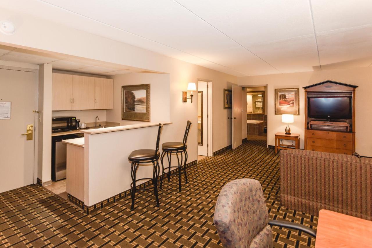 Ramada By Wyndham Plymouth Hotel & Conference Center Kültér fotó